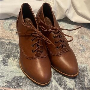 ELF Brown Lace-Up Women's Boots